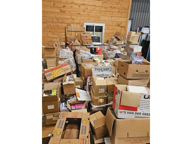 ( locatie westerbork ) mega partij boeken uit faillissement boekenwinkel - afbeelding 1 van  17