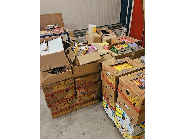 ( locatie westerbork ) mega partij boeken uit faillissement boekenwinkel - afbeelding 10 van  17