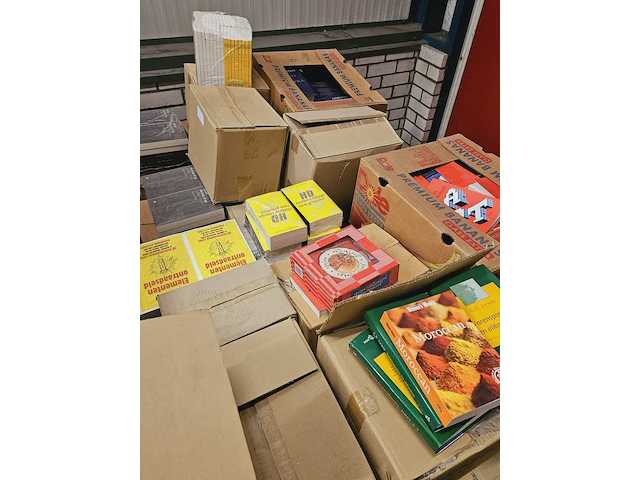 ( locatie westerbork ) mega partij boeken uit faillissement boekenwinkel - afbeelding 12 van  17