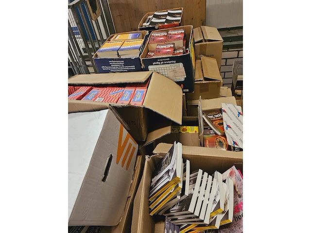 ( locatie westerbork ) mega partij boeken uit faillissement boekenwinkel - afbeelding 13 van  17