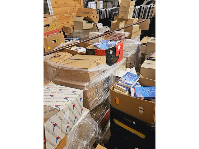 ( locatie westerbork ) mega partij boeken uit faillissement boekenwinkel - afbeelding 14 van  17