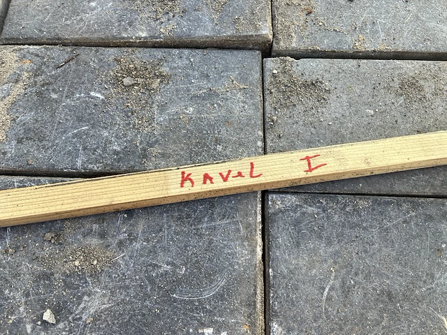 (locatie woerden) ca. 50 m² natuurstenen klinkers - afbeelding 4 van  4