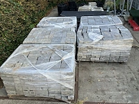(locatie woerden) ca. 50 m² natuurstenen klinkers - afbeelding 1 van  3