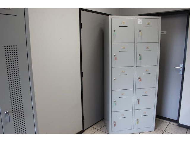 Lockerkast met 10 lockers. afmeting 80 x 45 x 191 cm. - afbeelding 1 van  3
