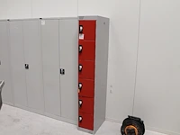 Lockerkast met 6 deuren. 2 sleutels ontbreken. afmeting 30 x 50 x 180 cm. - afbeelding 1 van  3