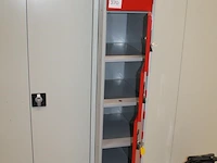 Lockerkast met 6 deuren. 2 sleutels ontbreken. afmeting 30 x 50 x 180 cm. - afbeelding 3 van  3