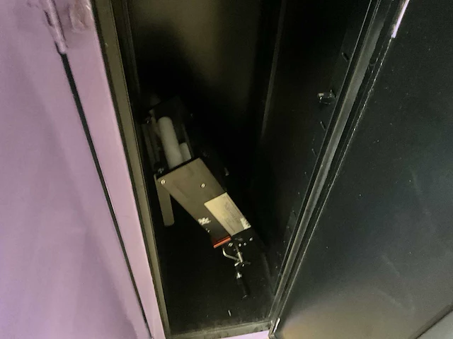 Lockerkast met inhoud (2x) - afbeelding 10 van  14