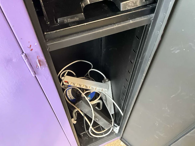 Lockerkast met inhoud (2x) - afbeelding 12 van  14