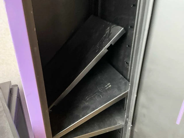 Lockerkast met inhoud (2x) - afbeelding 14 van  14
