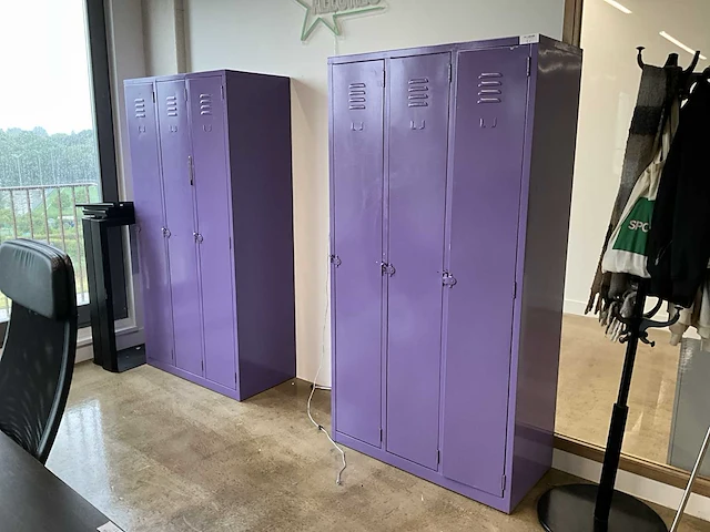 Lockerkast met inhoud (2x) - afbeelding 1 van  14