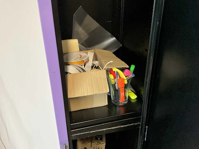 Lockerkast met inhoud (2x) - afbeelding 6 van  14