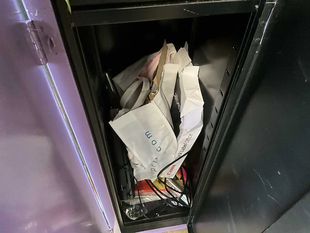 Lockerkast met inhoud (2x) - afbeelding 9 van  14