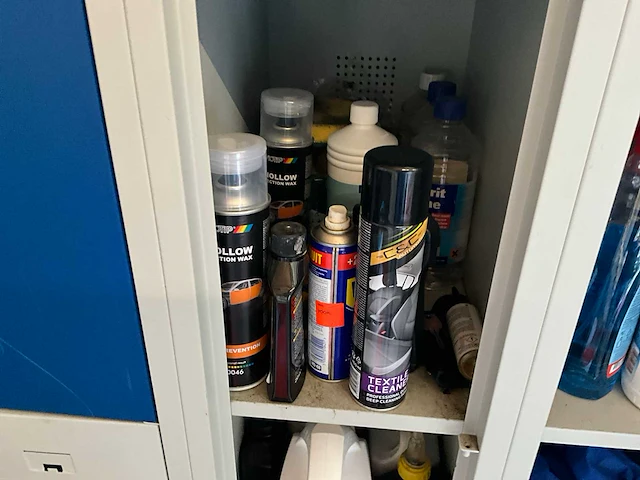 Lockerkast met inhoud - afbeelding 6 van  9