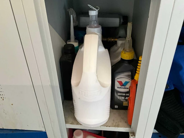 Lockerkast met inhoud - afbeelding 7 van  9