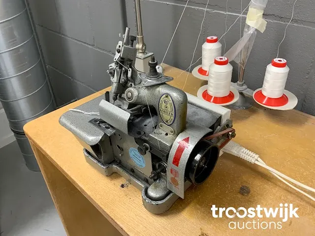 Lockmachine met werktafel - afbeelding 3 van  6