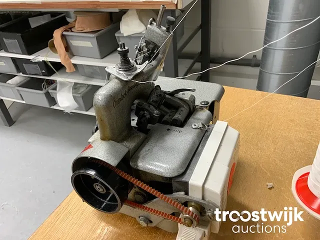 Lockmachine met werktafel - afbeelding 4 van  6