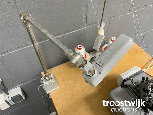 Lockmachine met werktafel - afbeelding 6 van  6