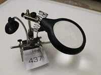 Loepinstrument met houders en verlichting. - afbeelding 1 van  1