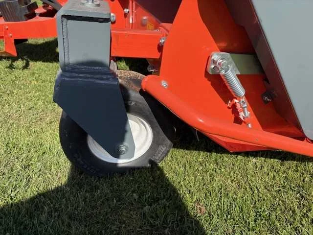 Loma magmt210 klepelmaaier met gras- en bladcontainer hoogleegkiep 240cm. - afbeelding 6 van  9