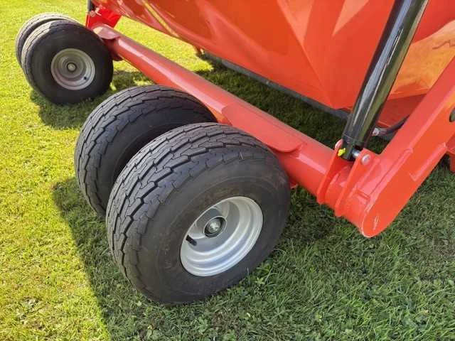 Loma magmt210 klepelmaaier met gras- en bladcontainer hoogleegkiep 240cm. - afbeelding 8 van  9