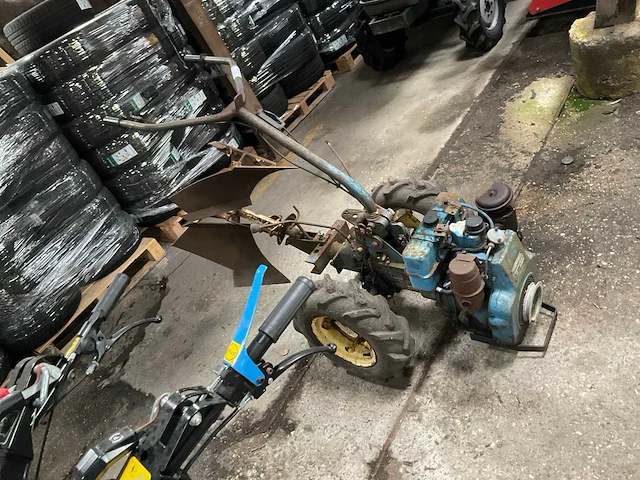 Lombardini 520 werktuig tractor met ploeg - afbeelding 2 van  7