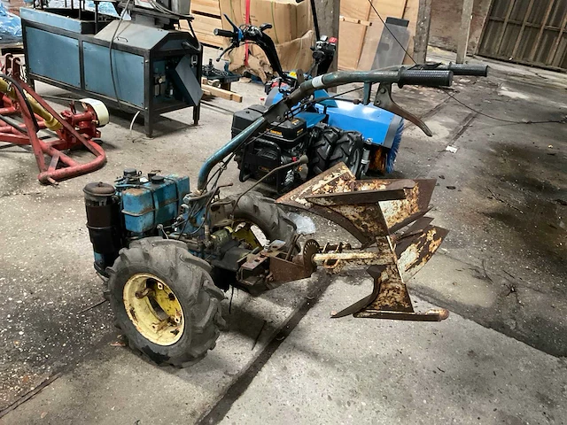 Lombardini 520 werktuig tractor met ploeg - afbeelding 4 van  7