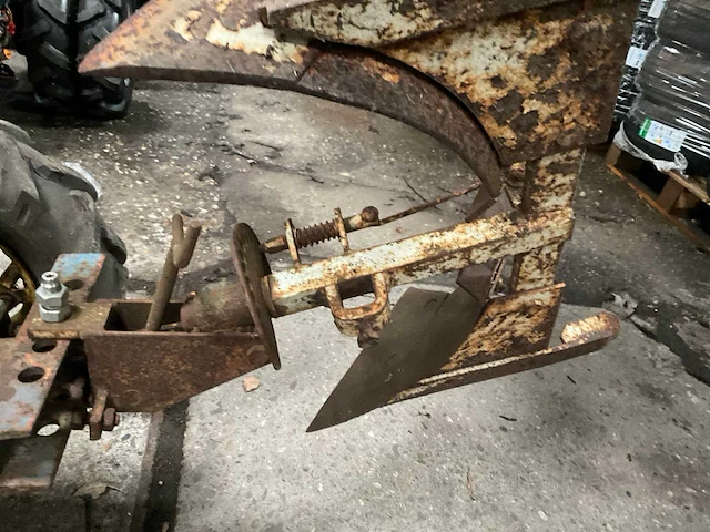 Lombardini 520 werktuig tractor met ploeg - afbeelding 5 van  7