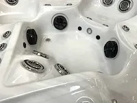 London with nordic insulation jacuzzi - afbeelding 3 van  19
