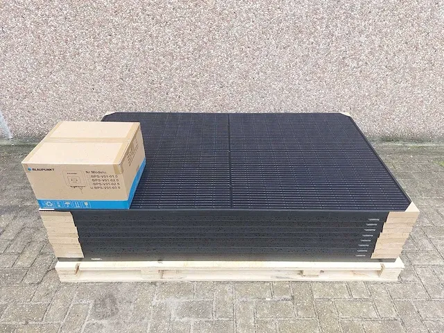 Longi - lr4-60hpb-350 - set van 10 full black longi (350 wp) zonnepanelen en 1 blaupunkt bps-v01-03.0 omvormer (1-fase) - afbeelding 1 van  10