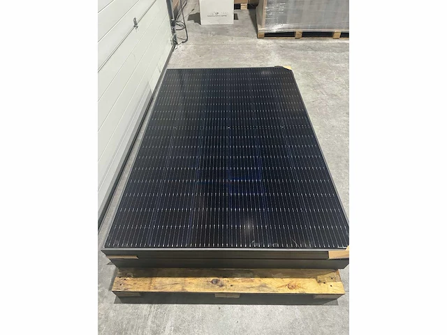 Longi - set van 7 full black zonnepanelen (405 wp) en 1 sma 3.0k omvormer - afbeelding 2 van  8