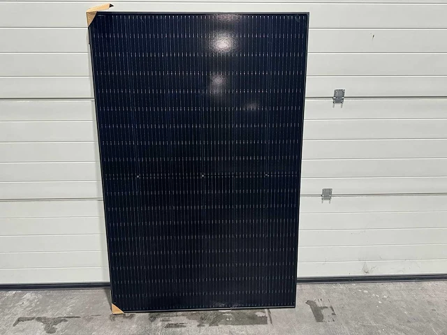 Longi - set van 7 full black zonnepanelen (405 wp) en 1 sma 3.0k omvormer - afbeelding 3 van  8