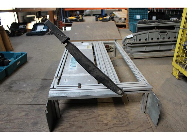 Loodbewerkingstafel endesa w.o. snijden, zetten en felsen. afmeting 120 x 62 x 21 cm. - afbeelding 2 van  3