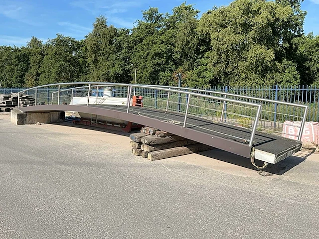 Loopbrug - afbeelding 1 van  9