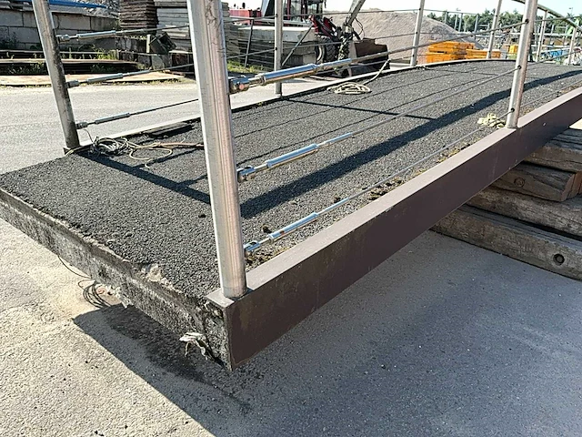 Loopbrug - afbeelding 7 van  9