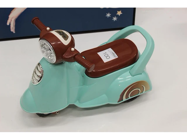 Loopscooter retro model. - afbeelding 1 van  2