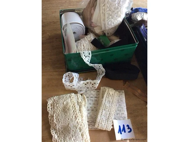 Lot allerhande naaigerief - afbeelding 2 van  4
