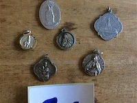 Lot amuletten - afbeelding 1 van  2