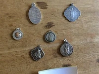 Lot amuletten - afbeelding 2 van  2