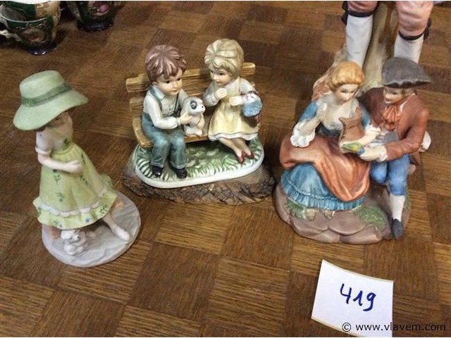 Lot beelden porselein - afbeelding 2 van  3
