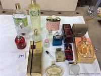 Lot divers parfumflesjes ( 4tal deels gevuld ) - afbeelding 1 van  3