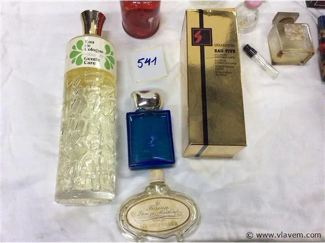 Lot divers parfumflesjes ( 4tal deels gevuld ) - afbeelding 2 van  3