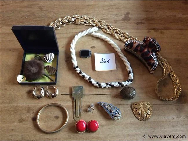 Lot fantasiejuwelen - afbeelding 1 van  3