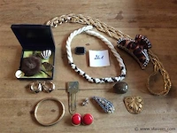 Lot fantasiejuwelen - afbeelding 1 van  3