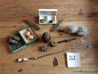 Lot fantasiejuwelen - afbeelding 1 van  3