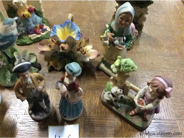 Lot figuurtjes - afbeelding 2 van  3