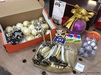 Lot kerstballen + kaarsjes op knijper - afbeelding 1 van  4