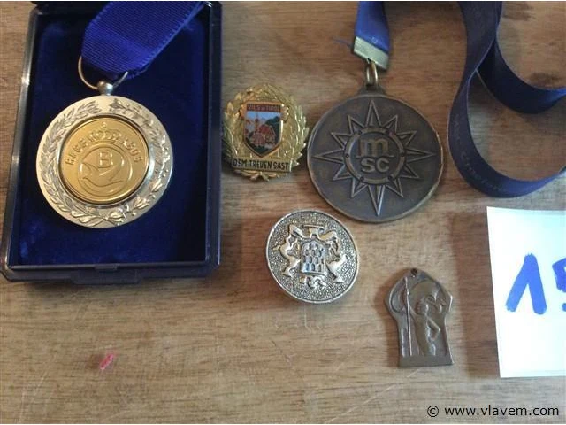 Lot medailles - afbeelding 2 van  2
