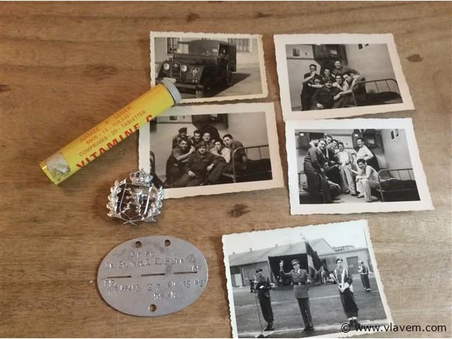 Lot militaria divers oa foto's - afbeelding 1 van  3