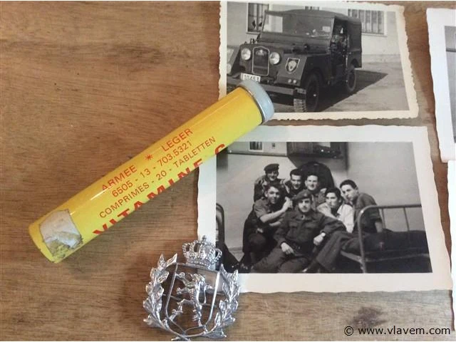 Lot militaria divers oa foto's - afbeelding 2 van  3