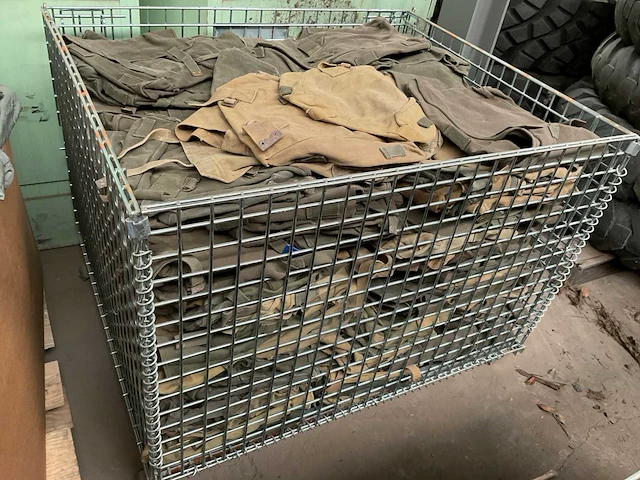 Lot of army bags - afbeelding 6 van  6